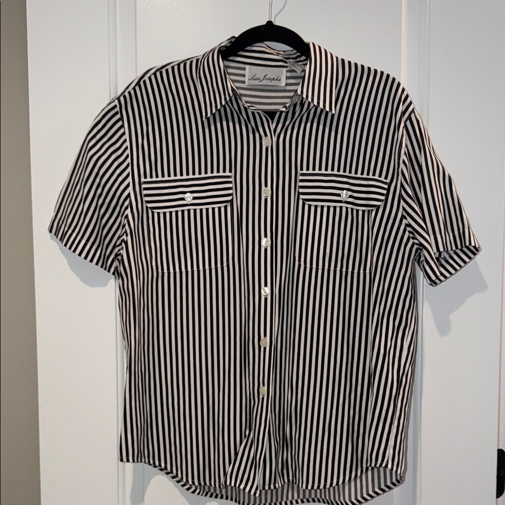 Edgy Lisa Joseph Women’s Black and White Striped Button Casual Shirt, size L